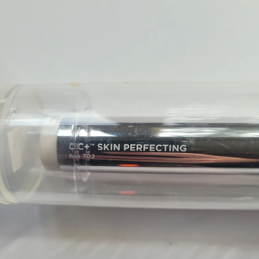New IT Cosmetics Heavenly Skin CC+ Skin Perfecting Brush 702